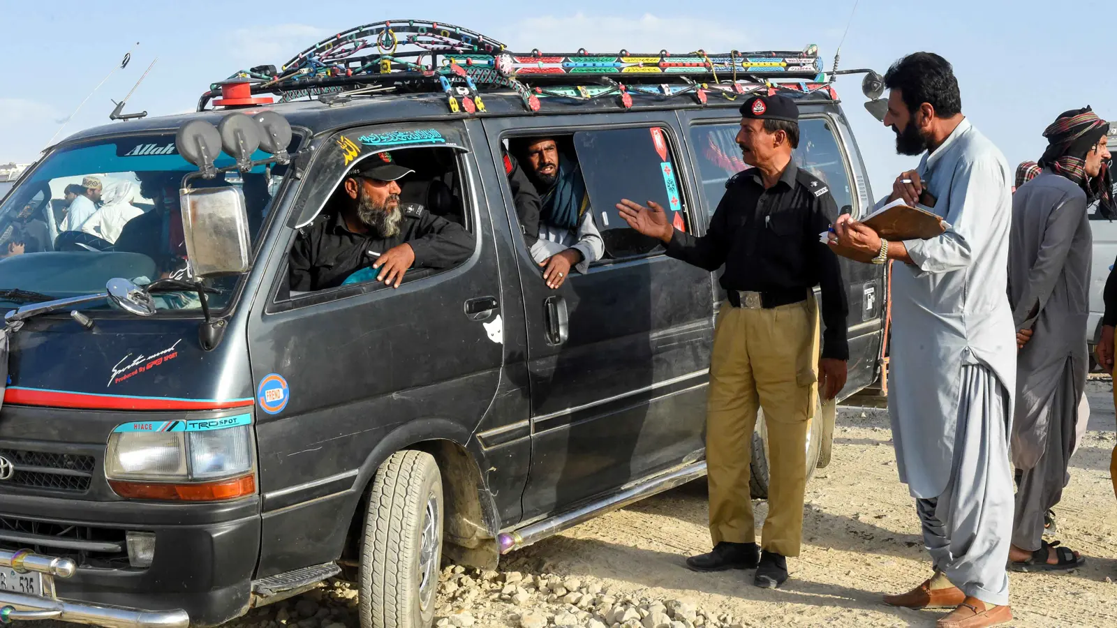 على وقع أزمة الترحيل.. وزير خارجية باكستان يزور كابول