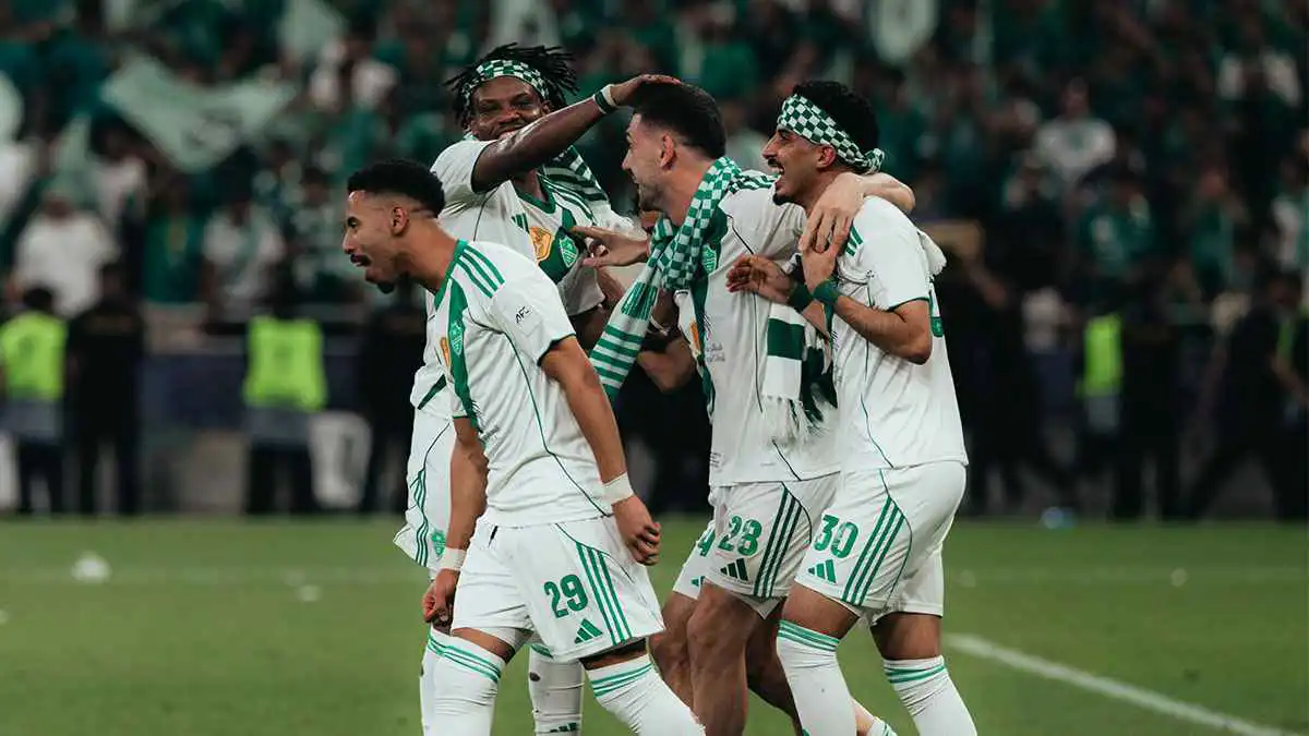 أظهر الشعار على هاتفه.. ديميرال يسخر من النصر السعودي  (فيديو)