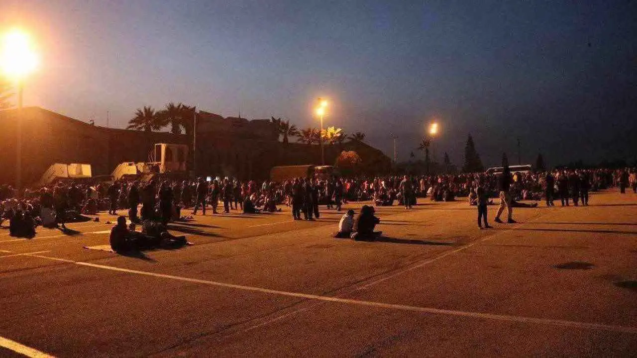 بعد فرارهم من اشتباكات "الساحل".. سوريون يواجهون "الكابوس" في مطار حميميم