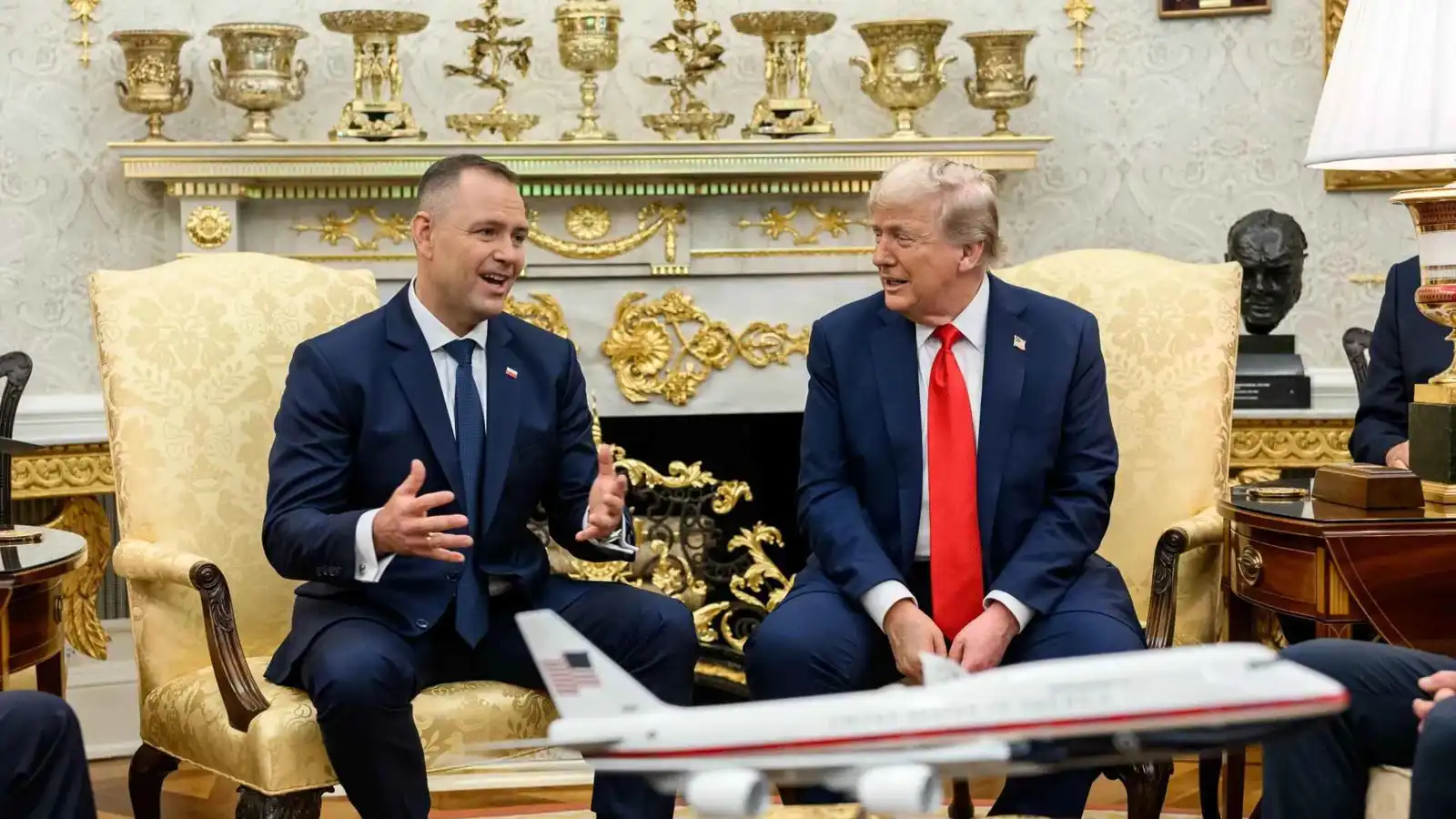 لقاء ترامب وناوروكي.. هل كشف دور واشنطن كـ"ركيزة" للأمن البولندي؟