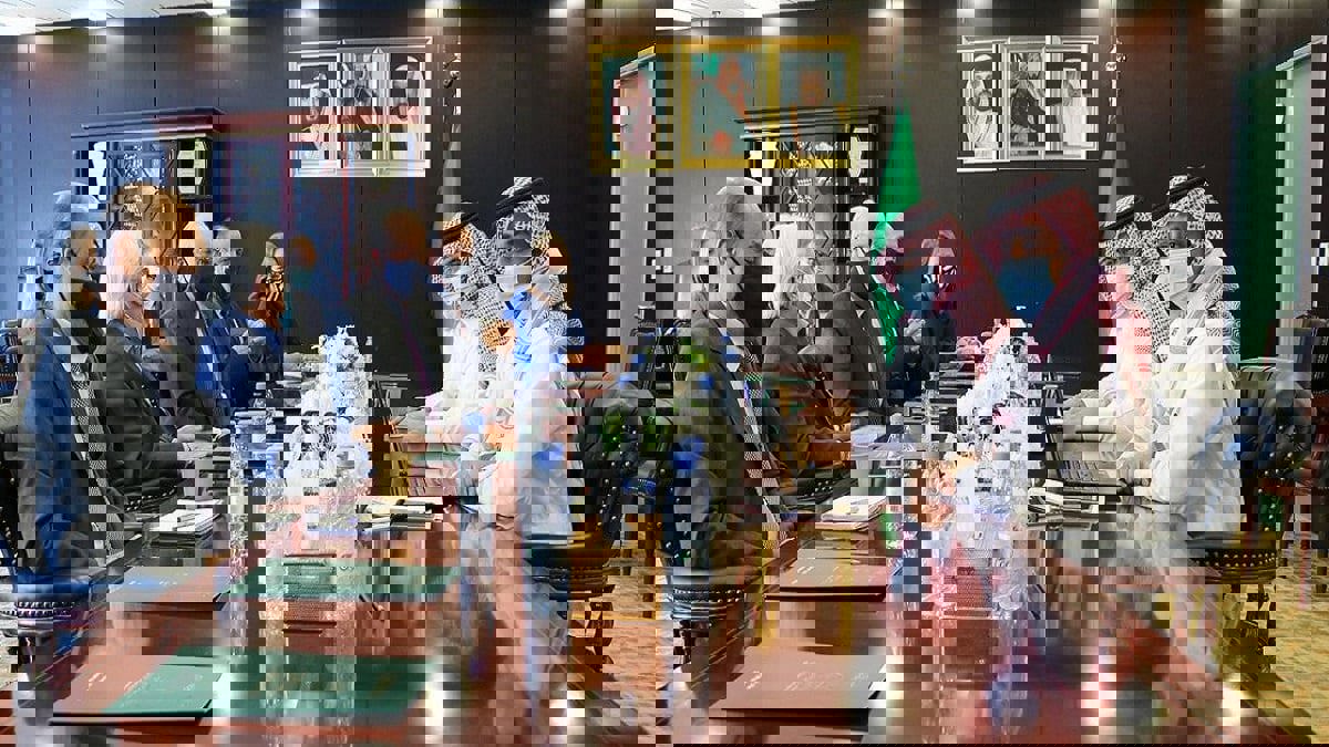 المبعوث الأممي إلى اليمن يناقش في الرياض سبل وقف إطلاق النار