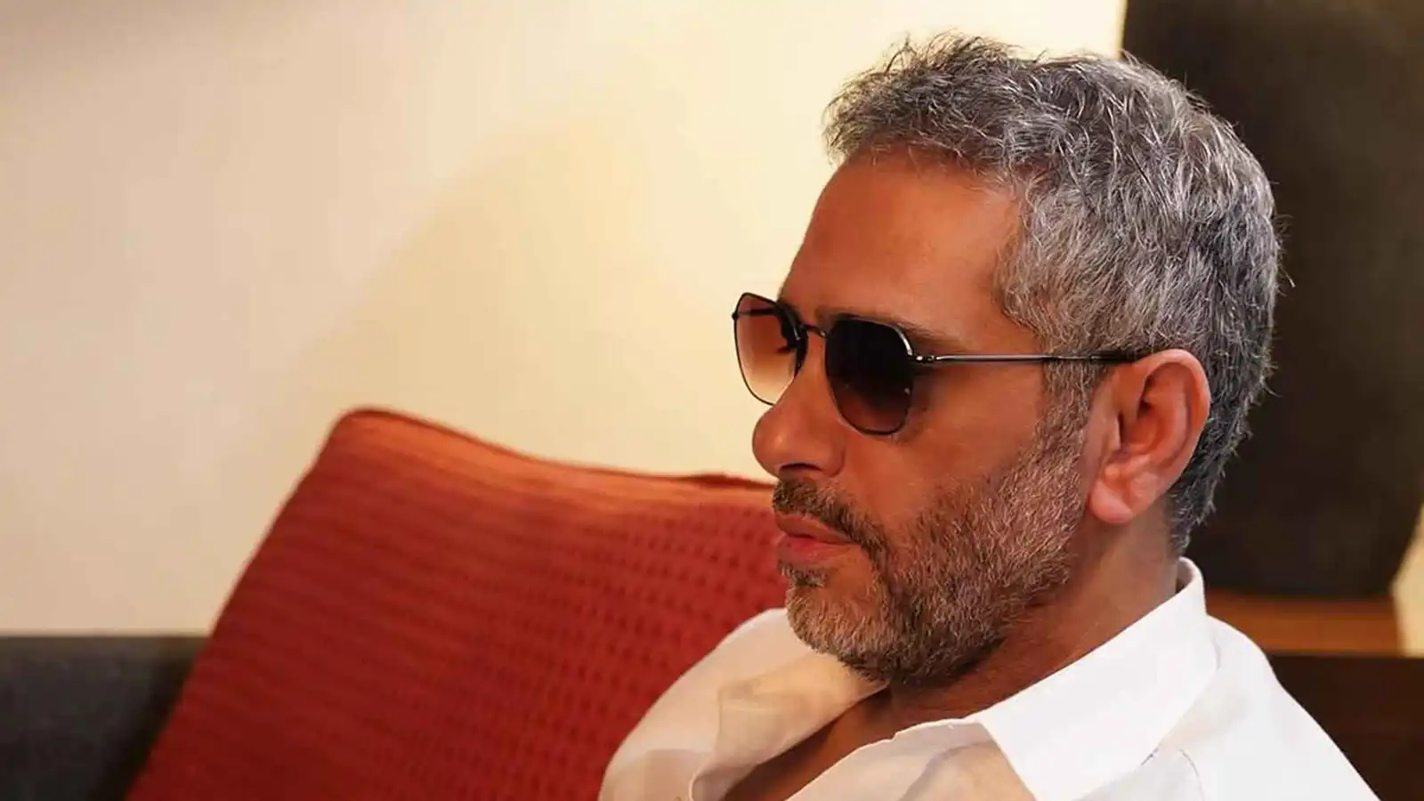 كيف يقضي فضل شاكر أيامه داخل "السجن"؟