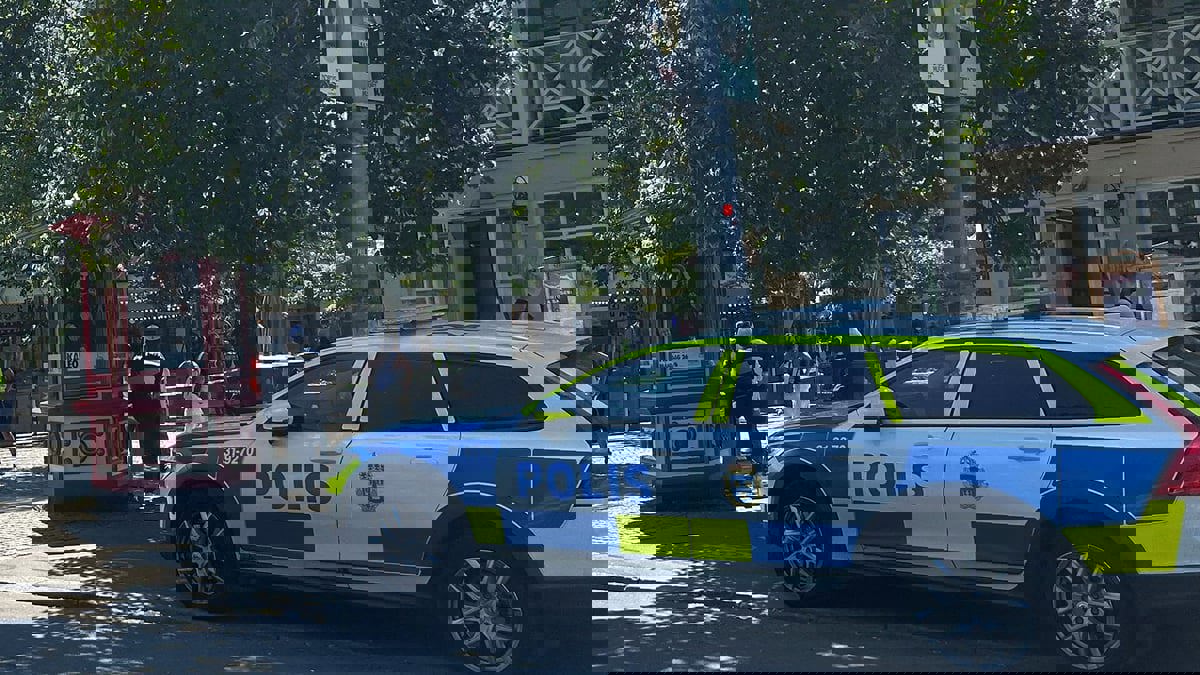 بعد راسموس بالودان.. عراقي يحرق نسخة من المصحف خارج مسجد في السويد