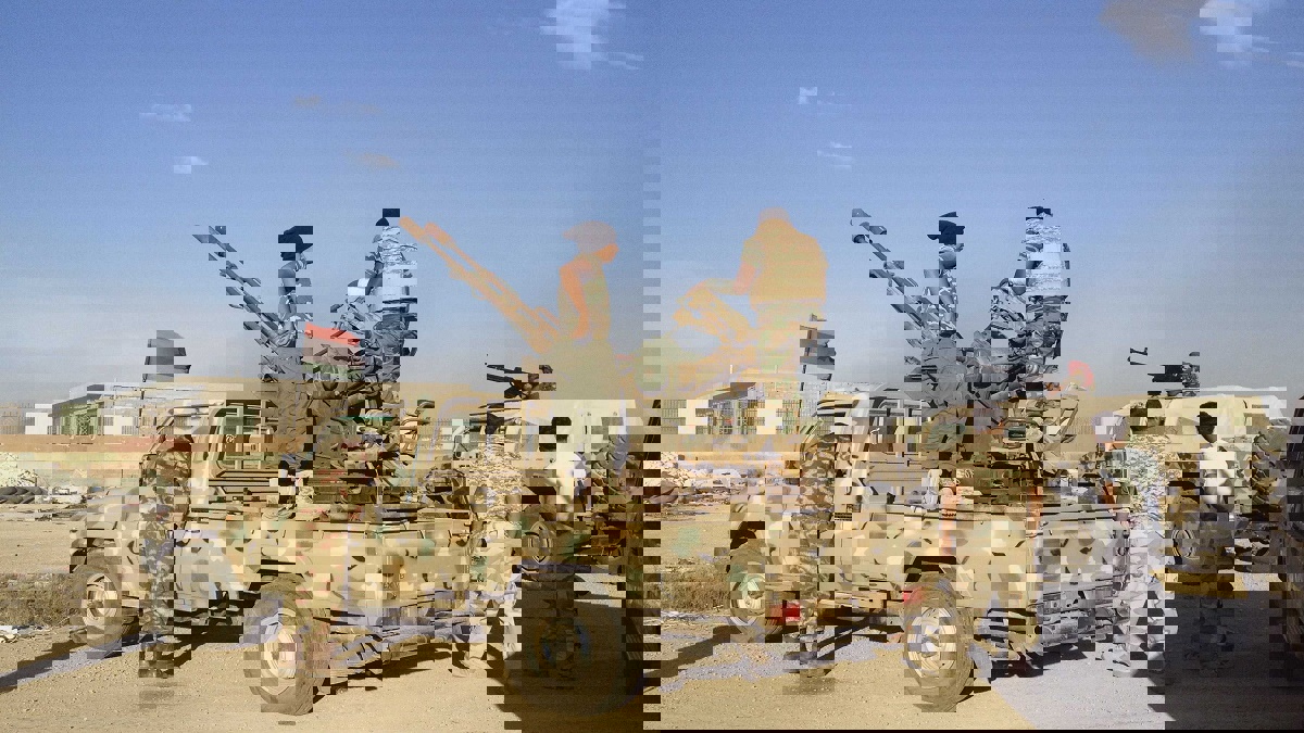 وسط تكهّنات بتجدّد المواجهات.. الجيش الليبي يغلق أجواء الجنوب