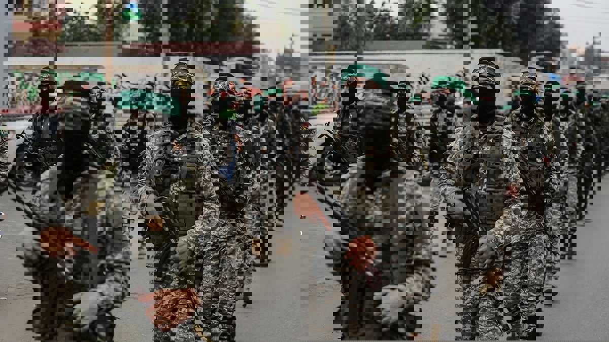 إسرائيل تستنفر جيشها بعد قتلها عنصر "حماس" بغزة.. وتبرر: "سوء فهم"