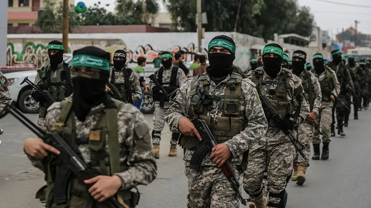 إسرائيل تستنفر جيشها بعد قتلها عنصر "حماس" بغزة.. وتبرر: "سوء فهم"