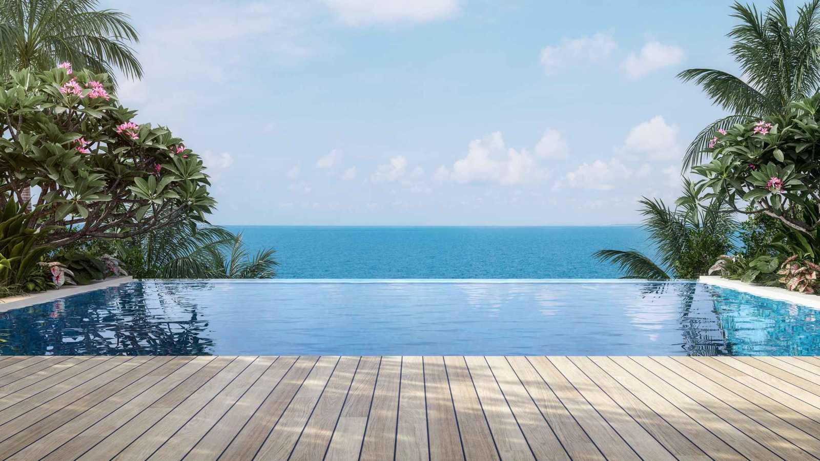 فيديو صادم.. سيارة تقتحم منزلًا وتلقي بسائقتها داخل مسبح