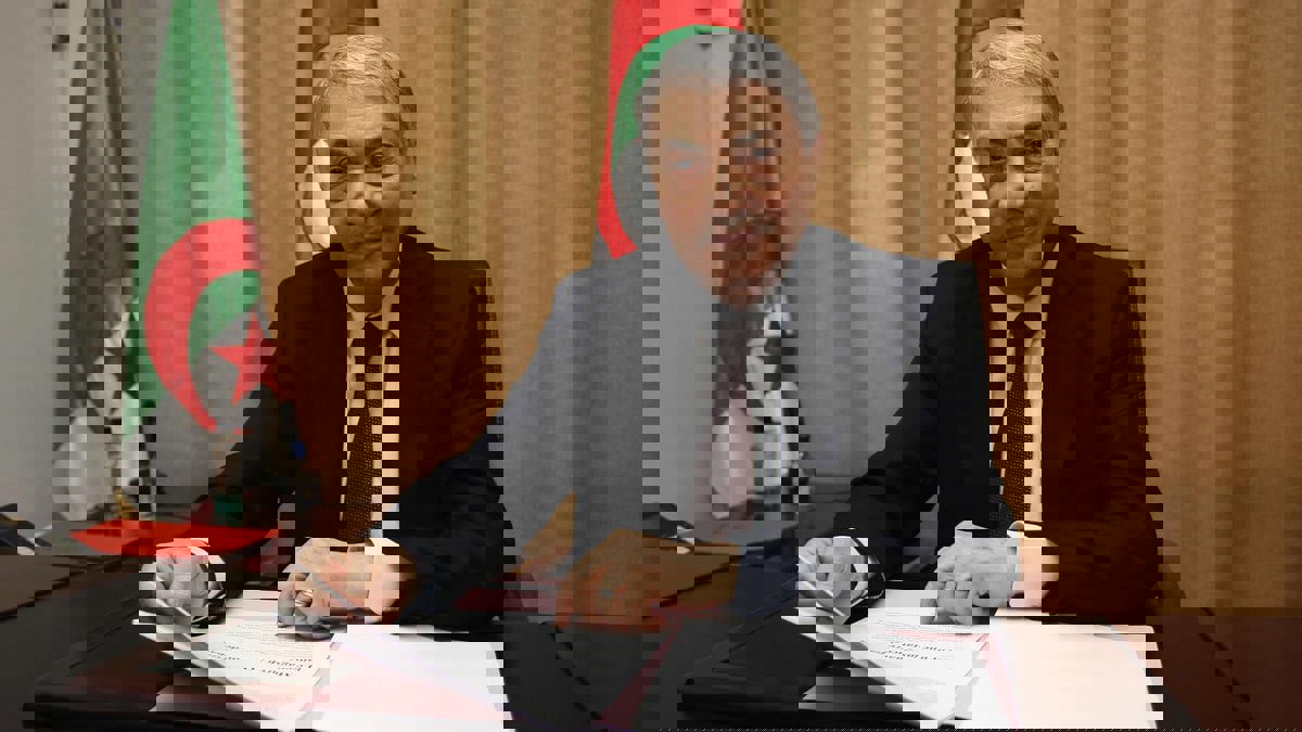 بن فليس: بوتفليقة تجاوز حدود الاستفزاز والتحدي