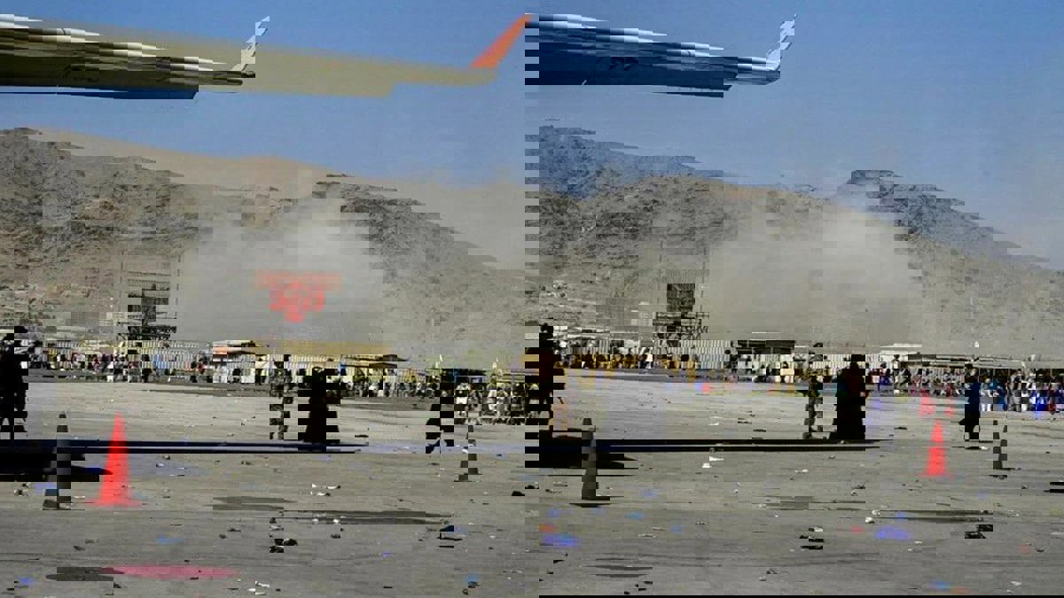 "بوليتيكو": "البنتاغون" علم بهجوم مطار كابول ولم يستطع منعه