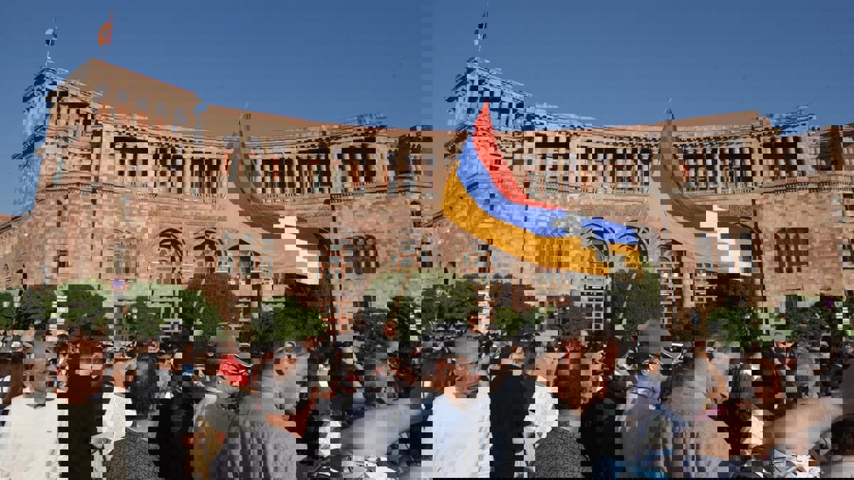 متظاهرون في يريفان يدعون لاستقالة رئيس الوزراء الأرميني