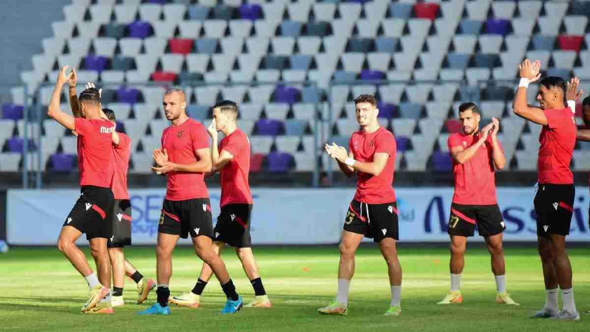 اتحاد العاصمة يستغل تعثر المولودية ويتصدر الدوري الجزائري (فيديو)