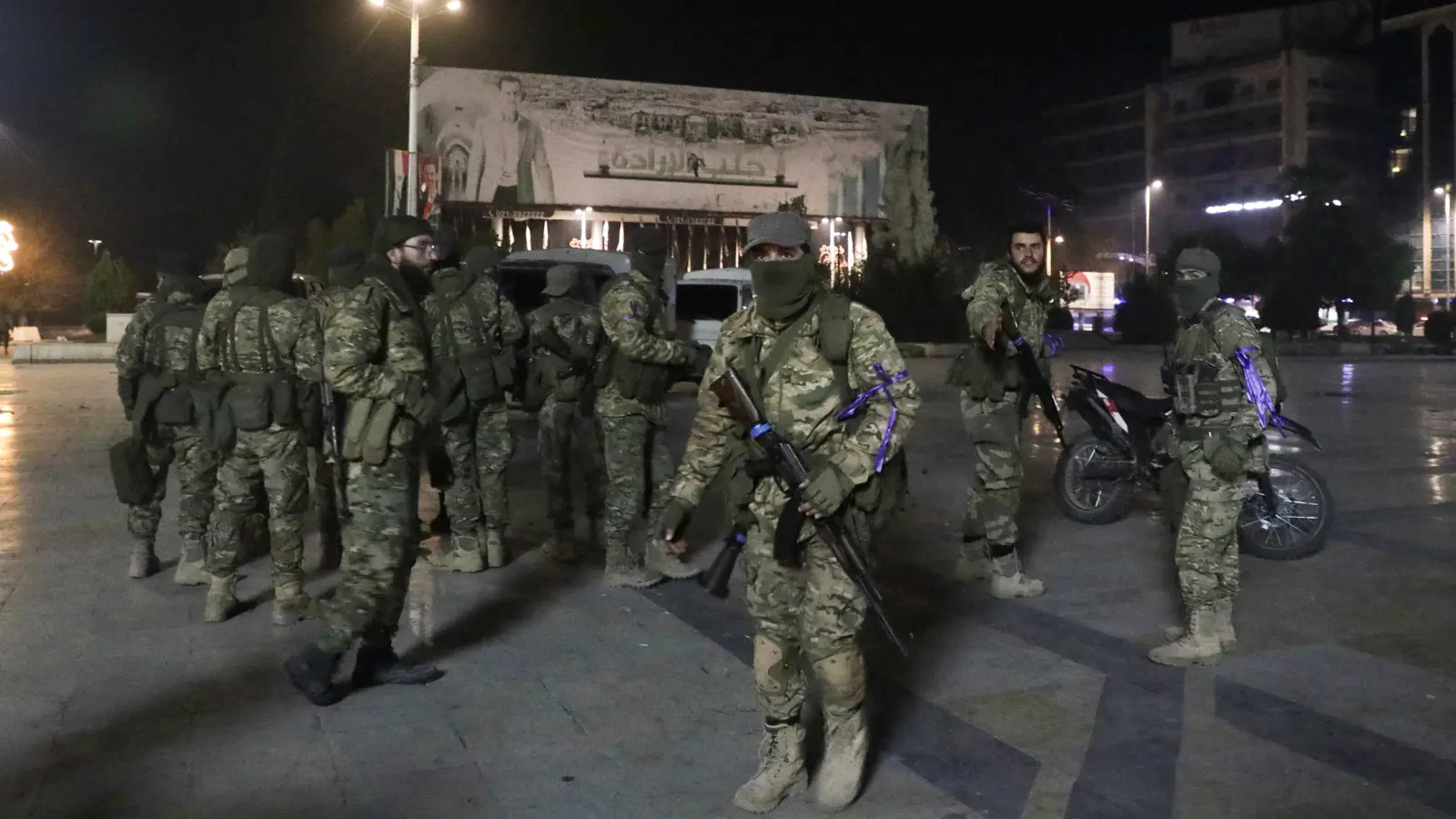 خبير عسكري: الفصائل المسلحة تخطط لما هو أبعد من السيطرة على حلب