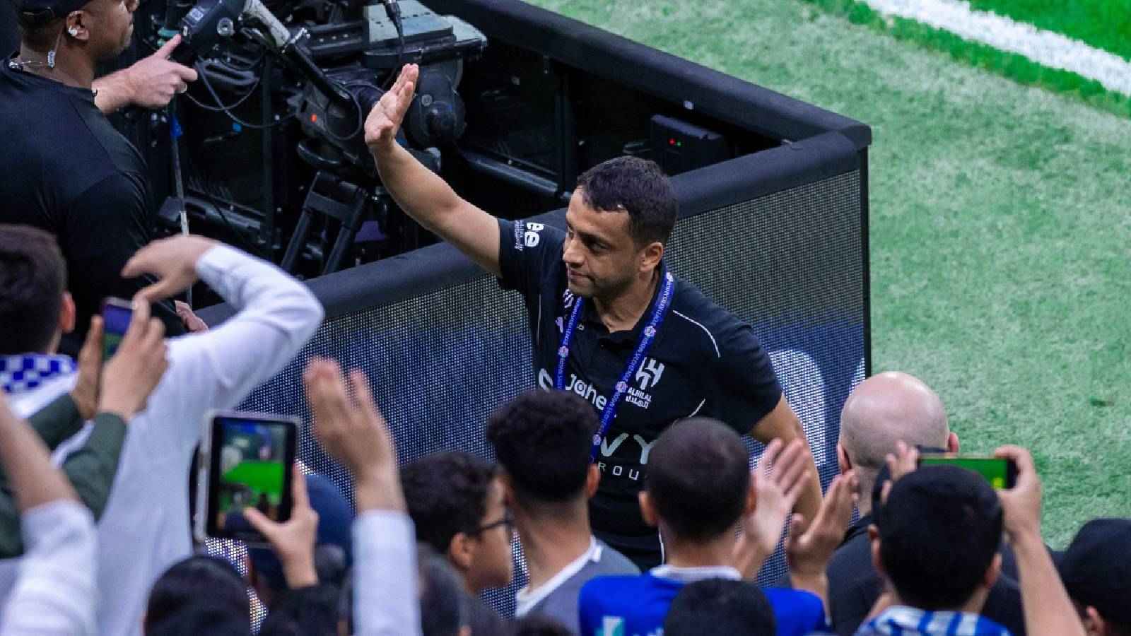 أسطورة الهلال يطالب باستمرار محمد الشلهوب مدربا للفريق (فيديو)