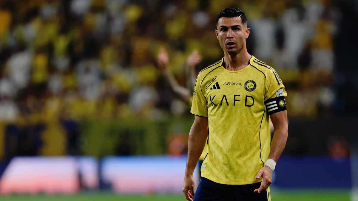 بألوان النصر.. كريستيانو رونالدو يقتني سيارة خرافية بـ 1.3 مليون دولار 