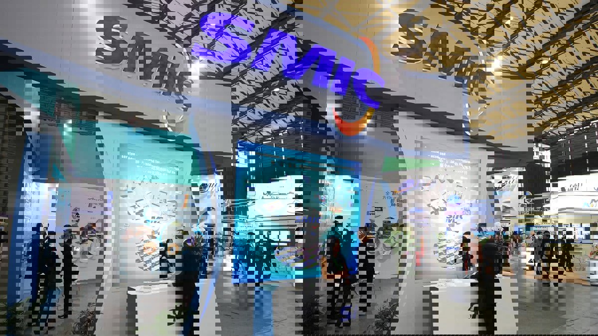 الولايات المتحدة تفرض قيودا تجارية على أكبر شركة صينية لتصنيع الرقائق