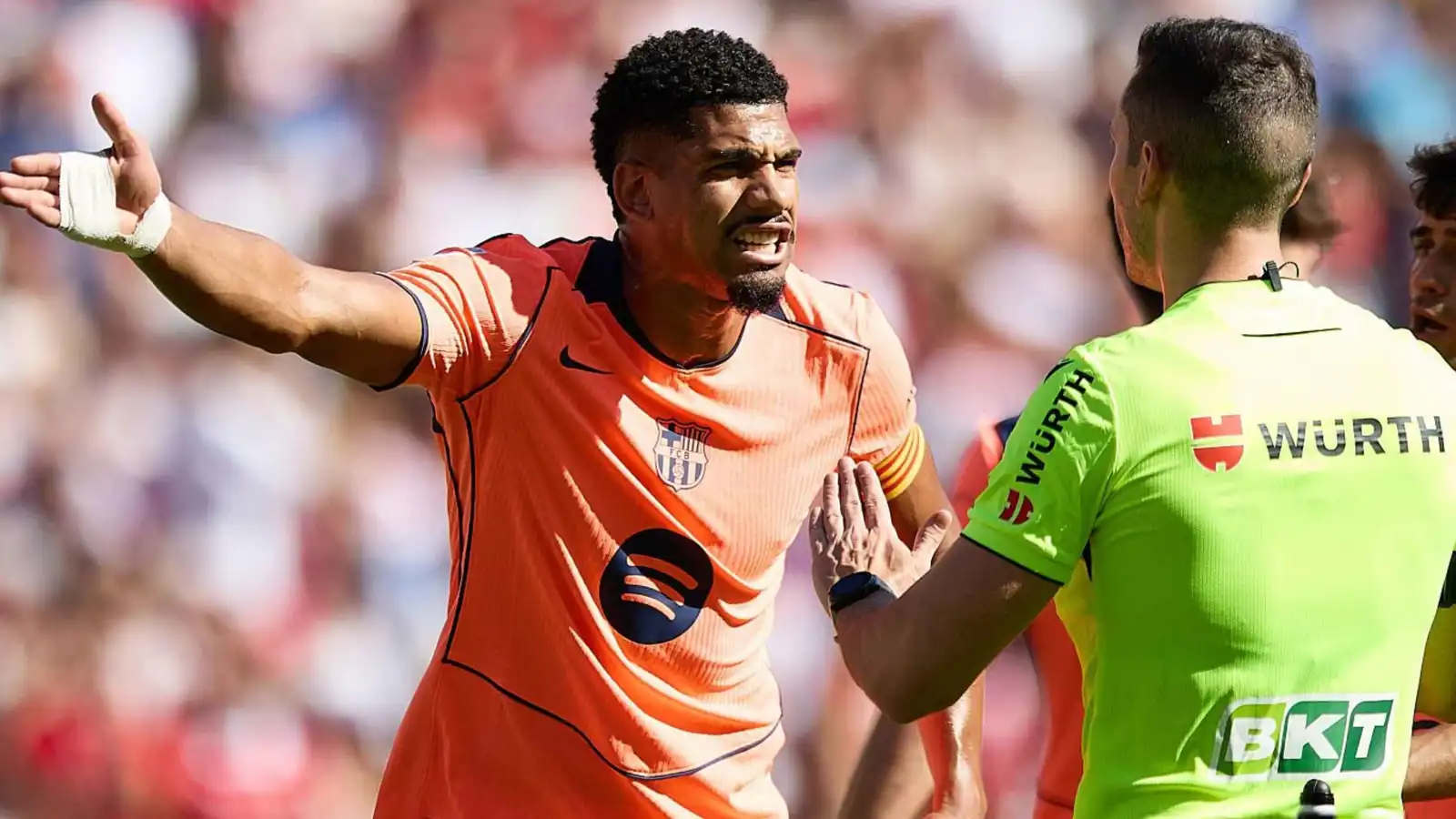 ملخص وأهداف ورجل مباراة برشلونة ضد إشبيلية في الدوري الإسباني