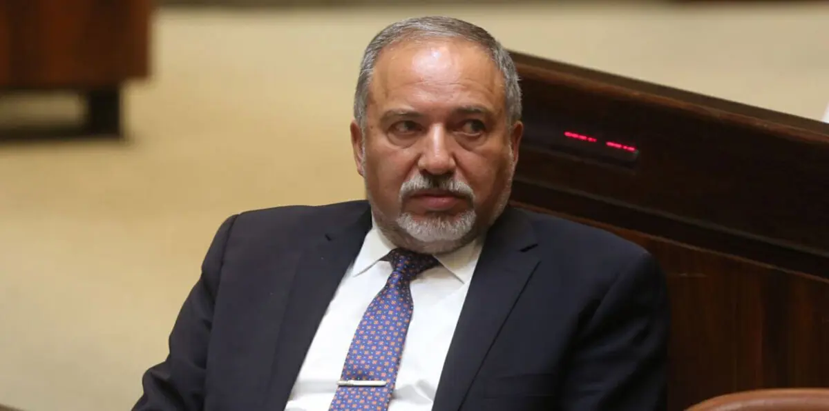 ليبرمان: الجيش الإسرائيلي يحبط 30 عملية أمنية وعسكرية أسبوعيًا في الخليل