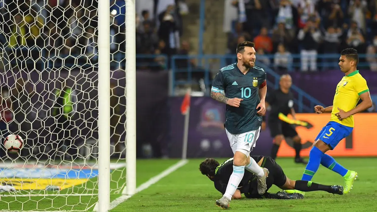 مباراة البرازيل والأرجنتين.. ليونيل ميسي يطالب تيتي بالصمت (فيديو)