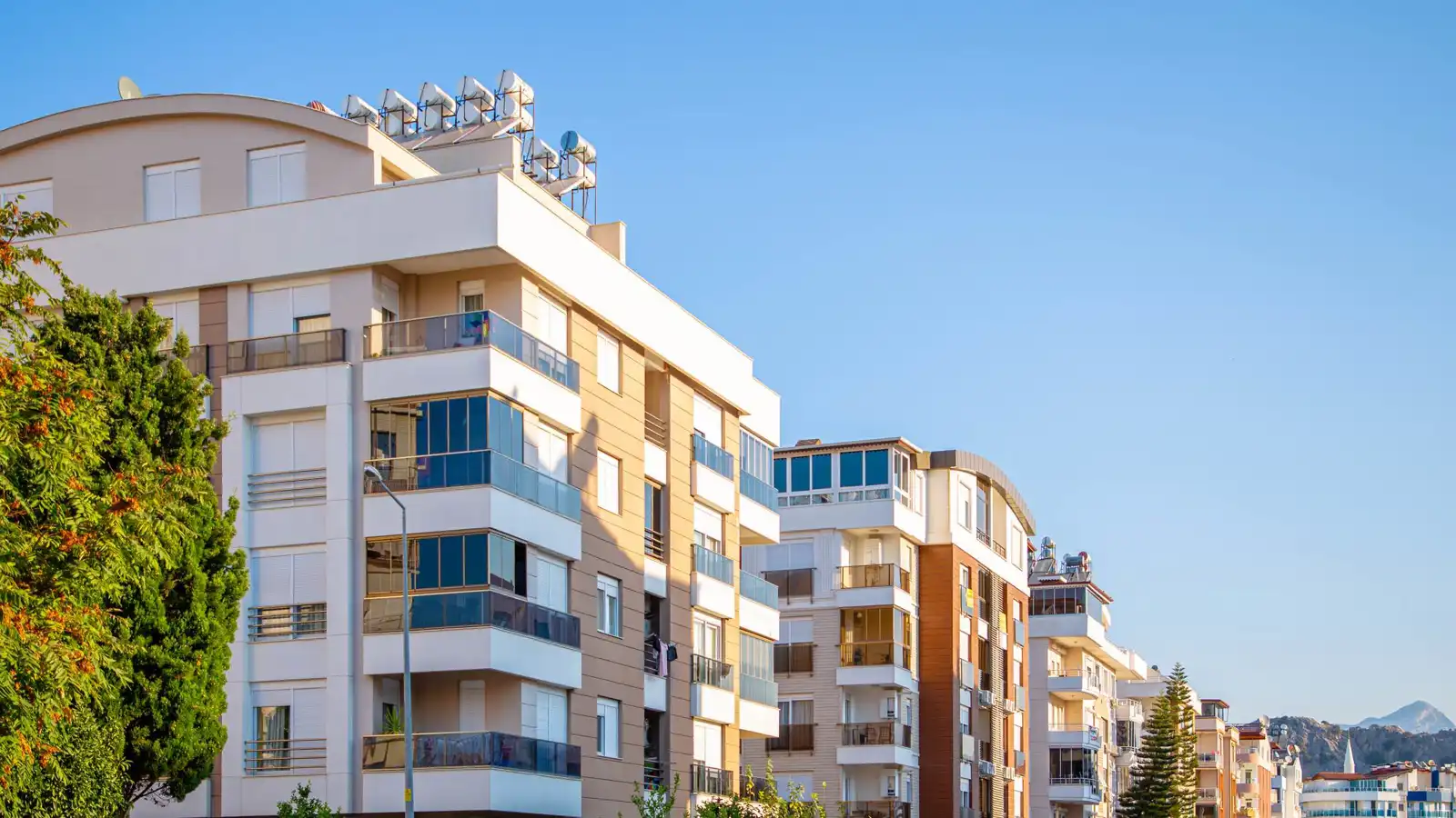 أم تنتحر بعد يوم من وفاة طفلها بالطريقة نفسها