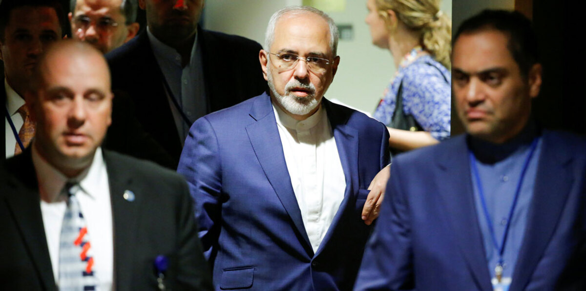 ظريف من مسقط: نأمل أن تلتزم أمريكا بالاتفاق النووي