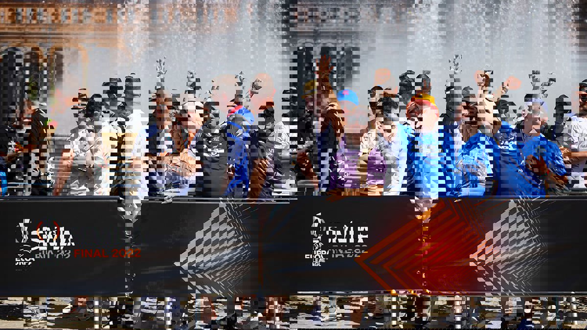 نهائي الدوري الأوروبي.. القبض على 5 مشجعين لآينتراخت بتهمة الإخلال بالنظام العام في إشبيلية (فيديو)