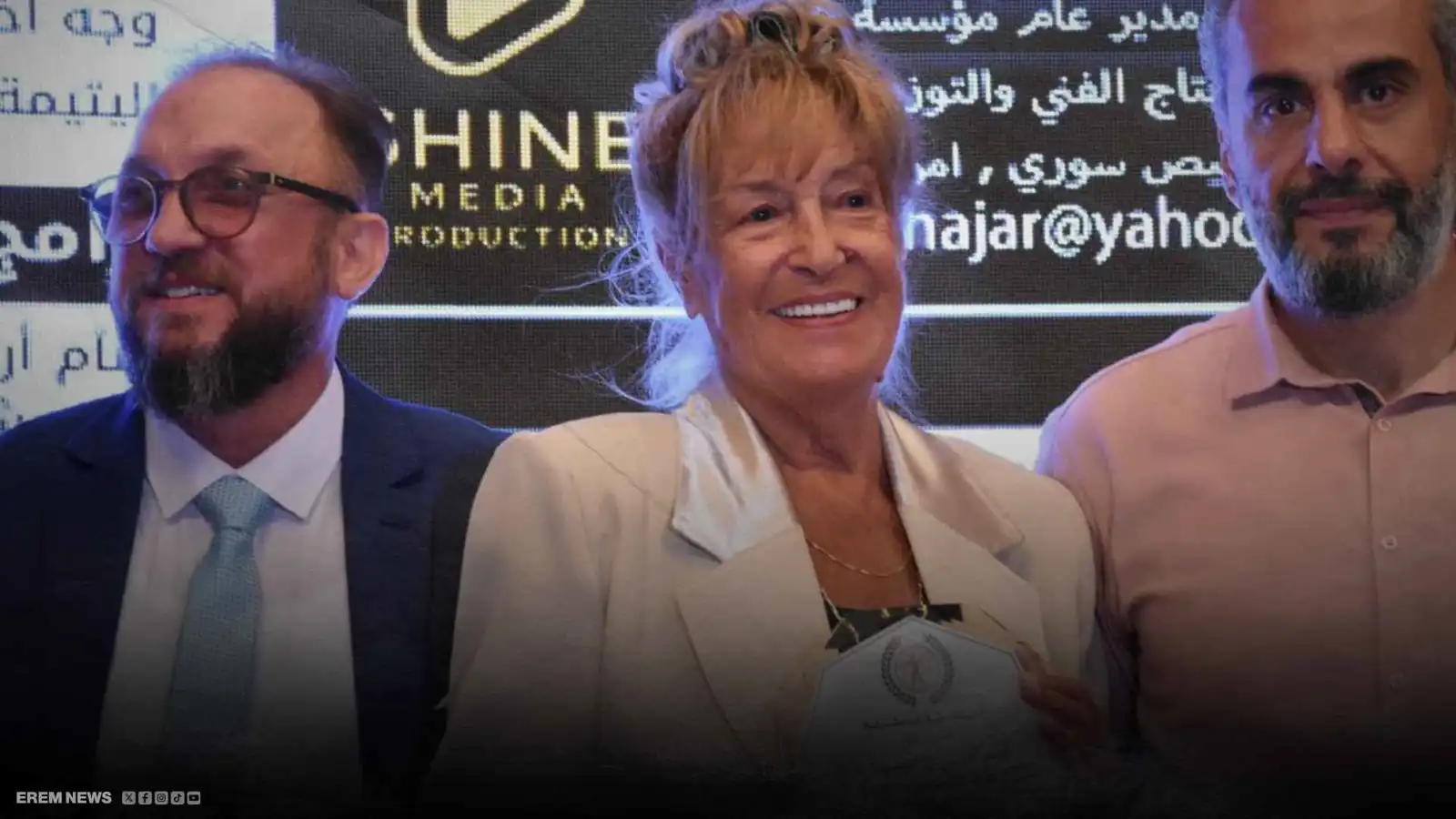 من تكريم إلى فضيحة.. هل وقعت منى واصف في قبضة الألقاب الزائفة؟