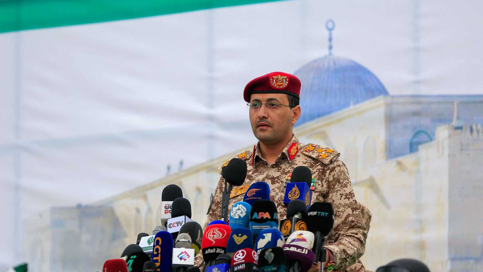 الحوثيون يعلنون استهداف مطار إسرائيلي بصاروخ "فرط صوتي"