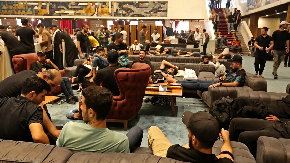 التيار الصدري يقرر إخلاء مبنى البرلمان العراقي ونقل الاعتصام إلى محيطه