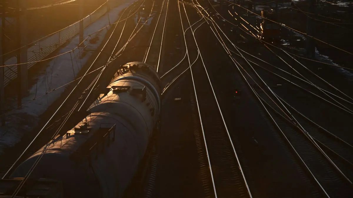 مصادر: روسيا بدأت نقل إمدادات وقود إلى إيران عبر السكك الحديدية
