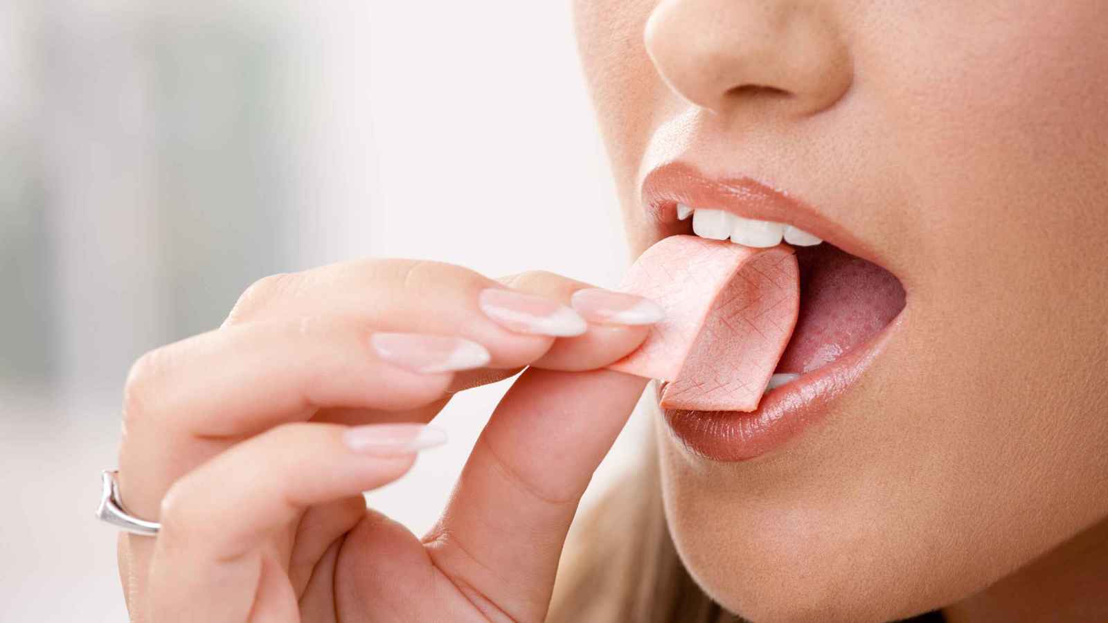 تقتل الفيروسات.. علكة من الفاصولياء توقف انتشار الإنفلونزا