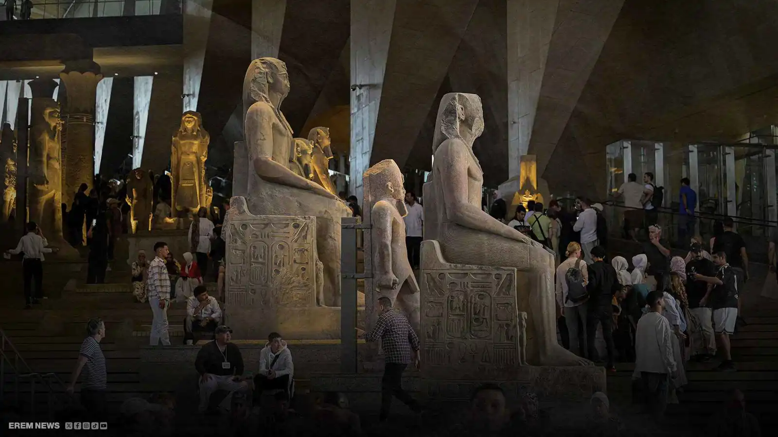 من الهرم إلى المتحف.. عطلة تتحول إلى "زحف بشري" في مصر