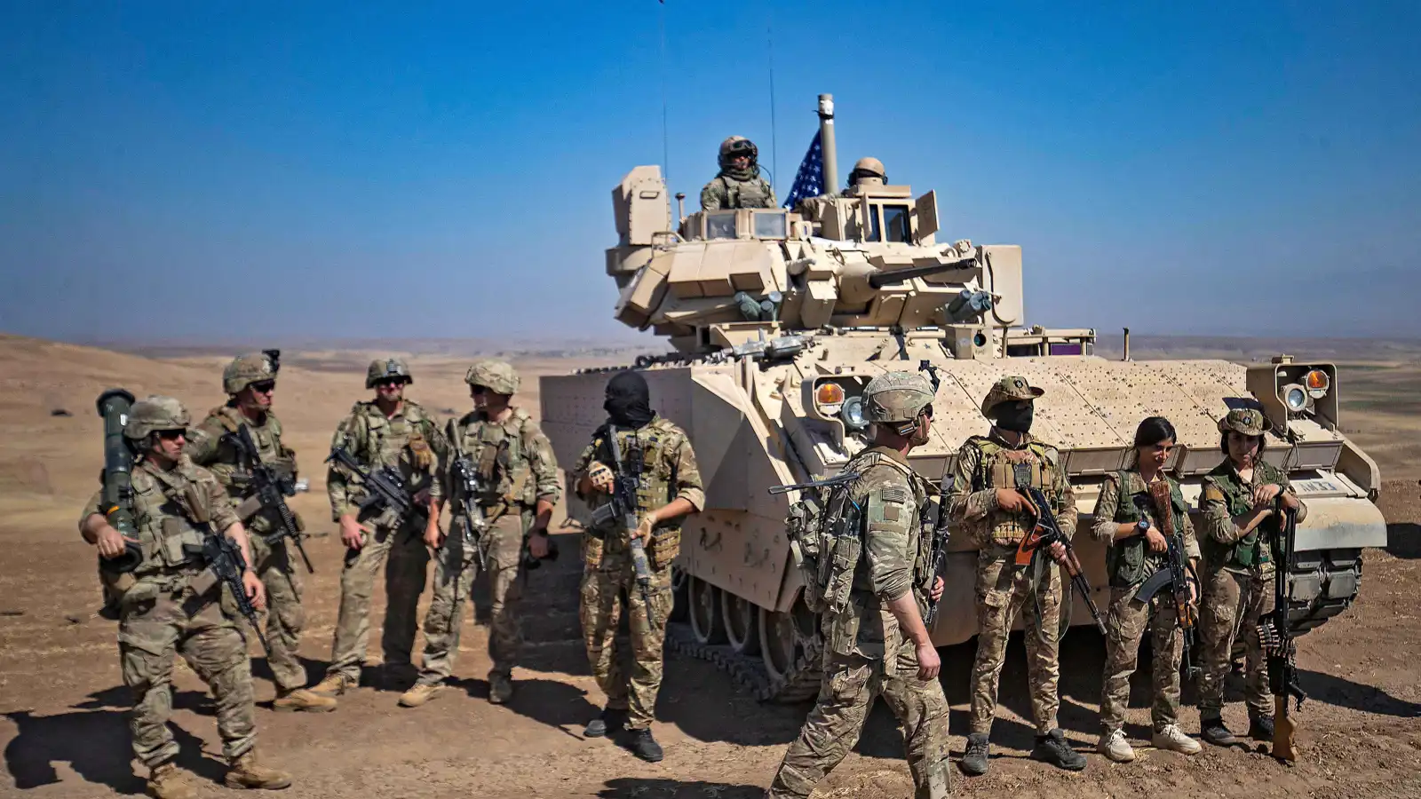 بدعم جوي.. التحالف الدولي و"قسد" يجريان تدريبات في قاعدة الشدادي