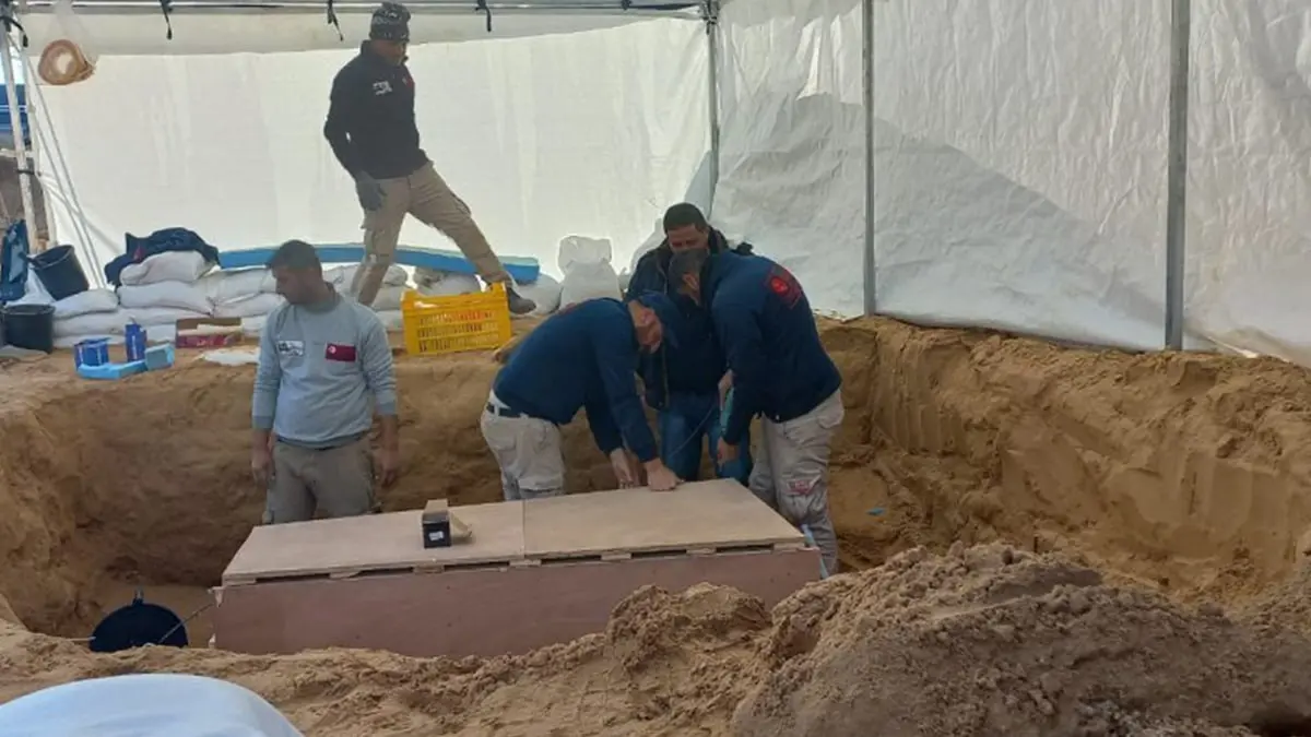 بمقبرة عمرها ألفا عام.. اكتشاف تابوت من العصر الروماني في غزة