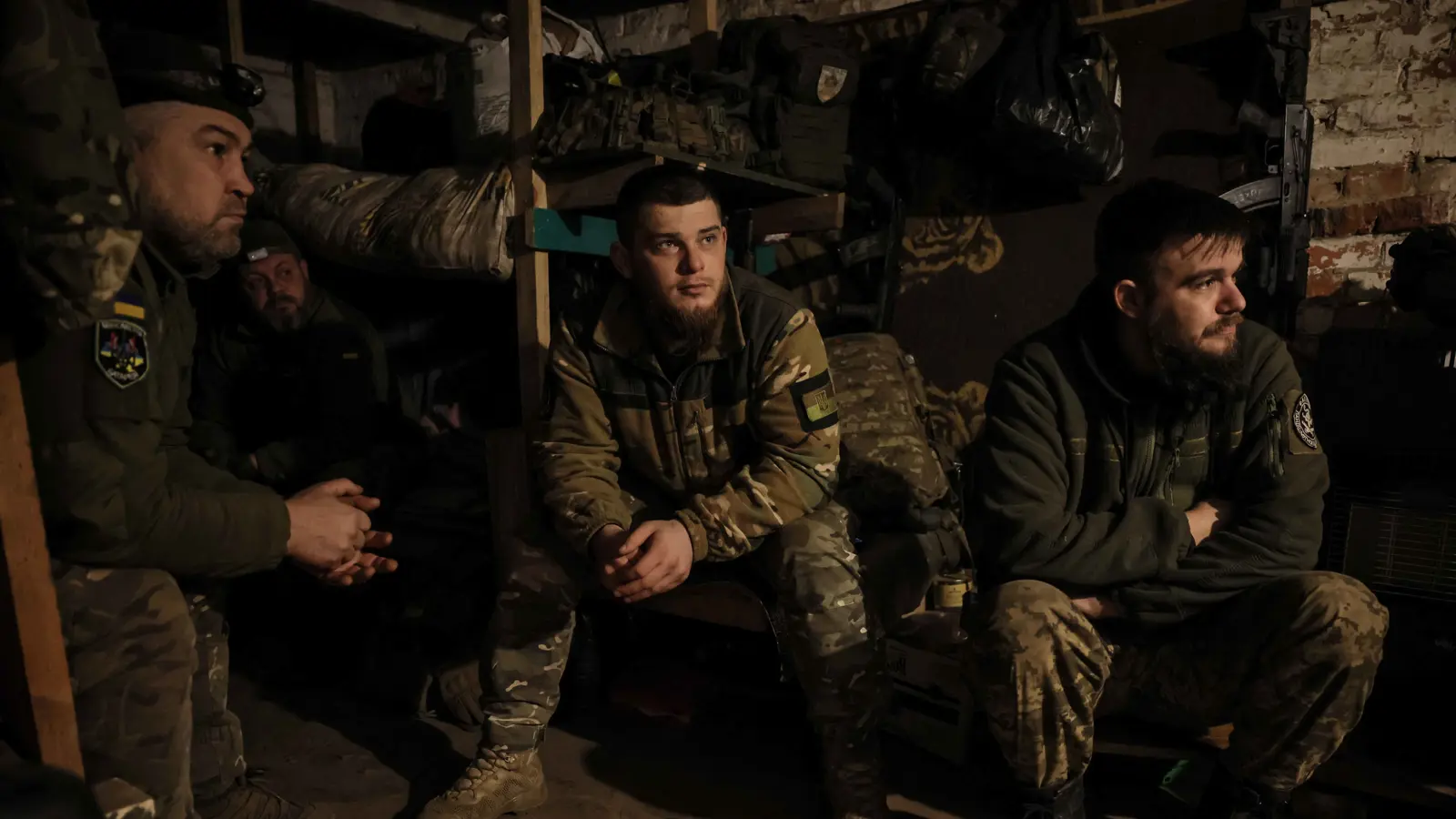 وسط ضغوط سياسية وعسكرية.. أوكرانيا تبحث عن "ضمانات" لإنقاذ نفسها