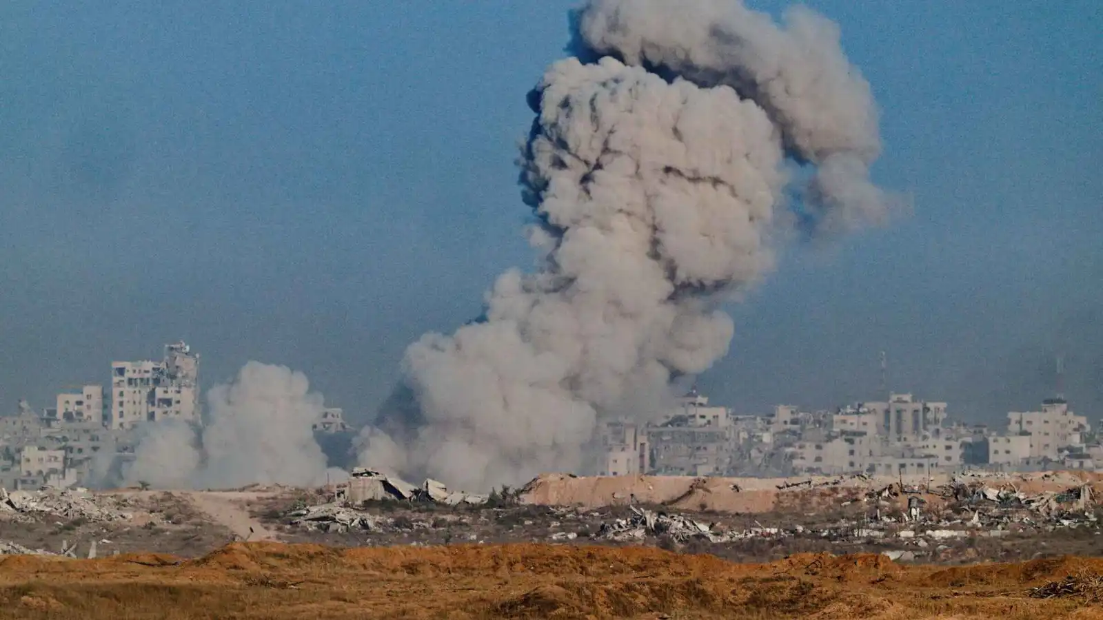 مقتل 10 فلسطينيين في غارات إسرائيلية على غزة