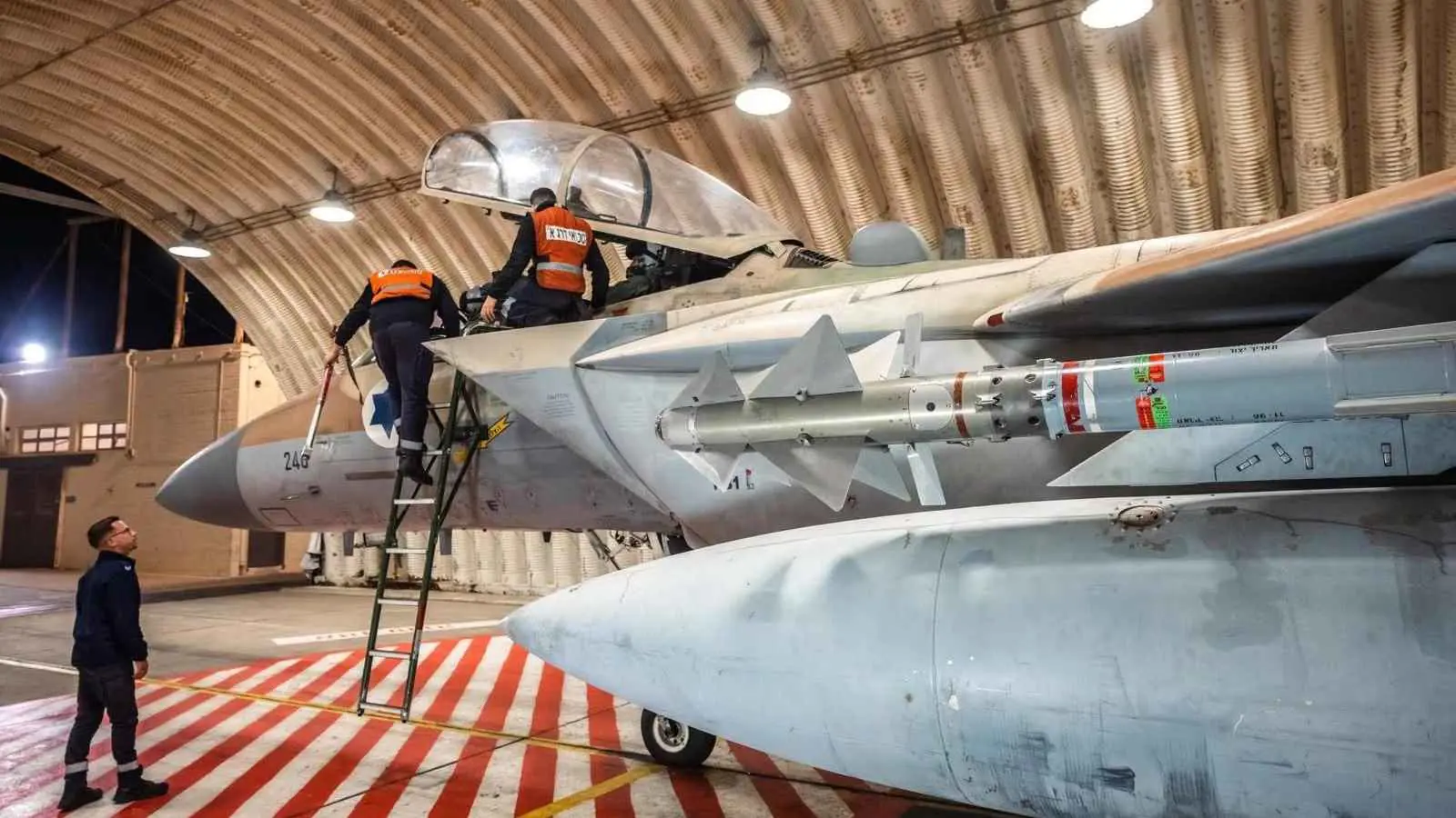 "ساعة الصفر".. اختبارات عسكرية ترقباً لضربة محتملة ضد نووي إيران