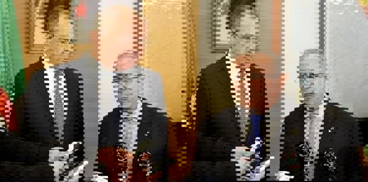 لافروف يصل الجزائر لبحث ملفات النفط والإرهاب