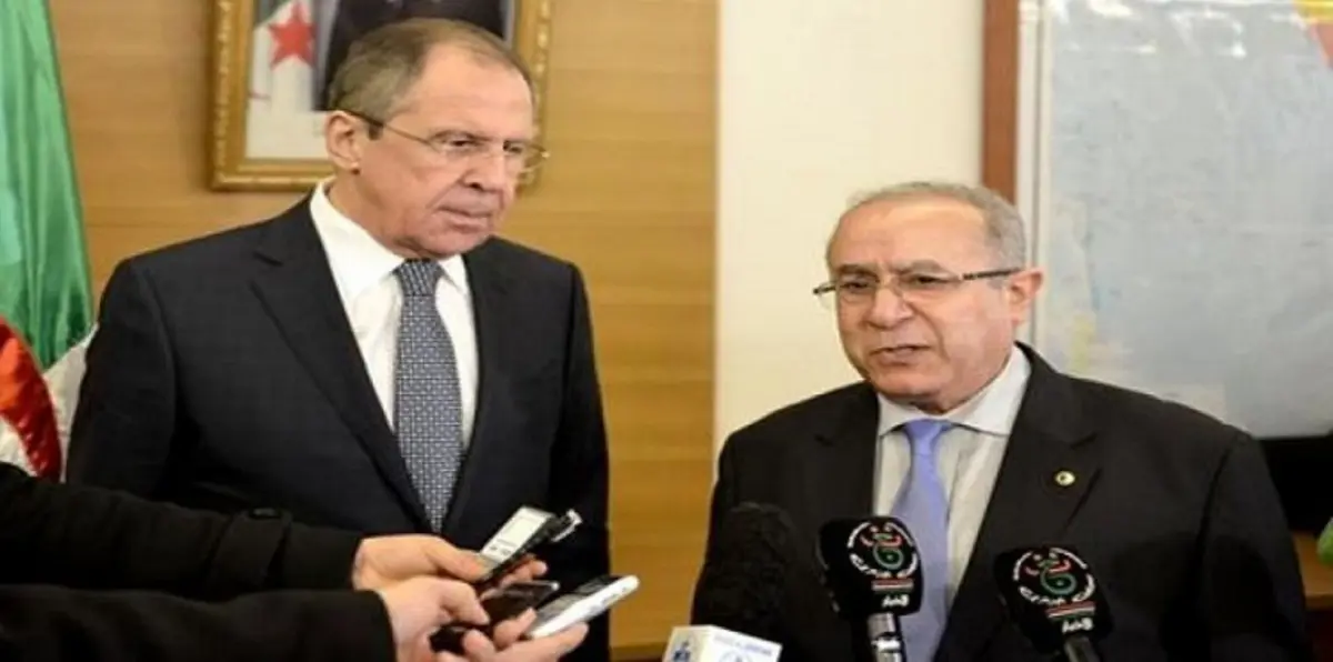 لافروف يصل الجزائر لبحث ملفات النفط والإرهاب