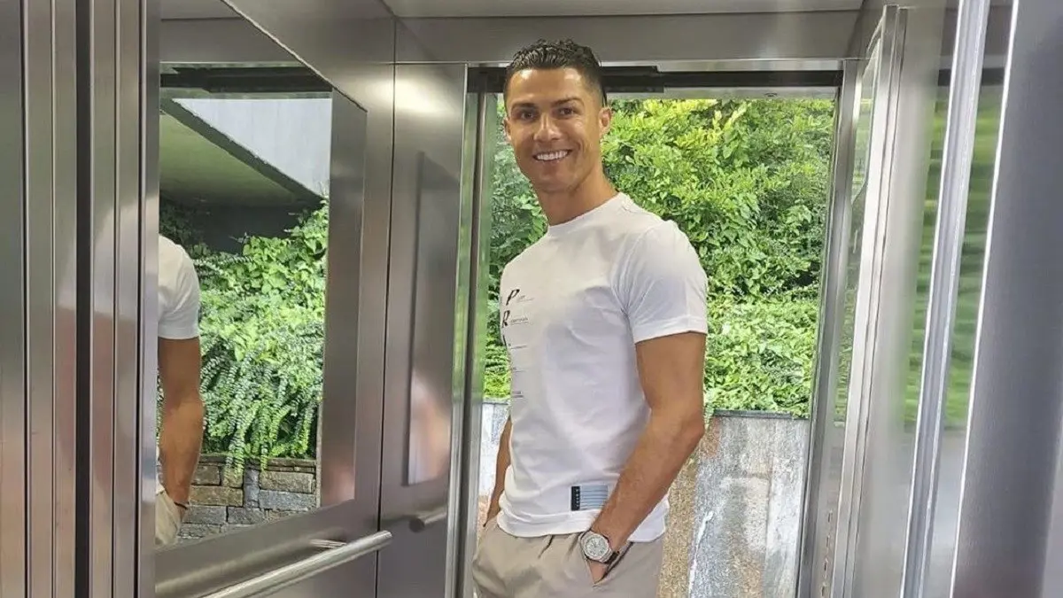 سوشيال ميديا الرياضة.. رونالدو يلجأ لحمام الشمس.. مولر يهدد المنافسين