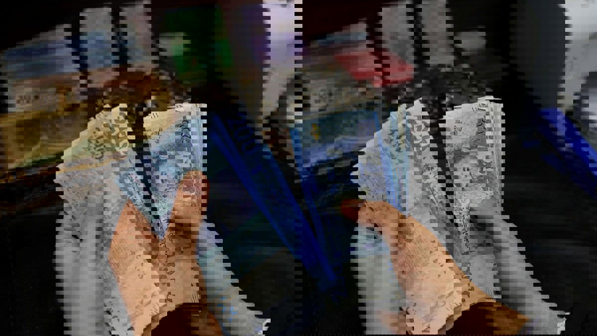 المغرب يرفع الحد الأدنى لمرتبات العاملين في القطاعين العام والخاص