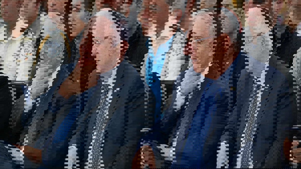 الائتلاف الحكومي الهش يثير القلق في إسرائيل وريفلين يحظر الحديث عن انتخابات رابعة