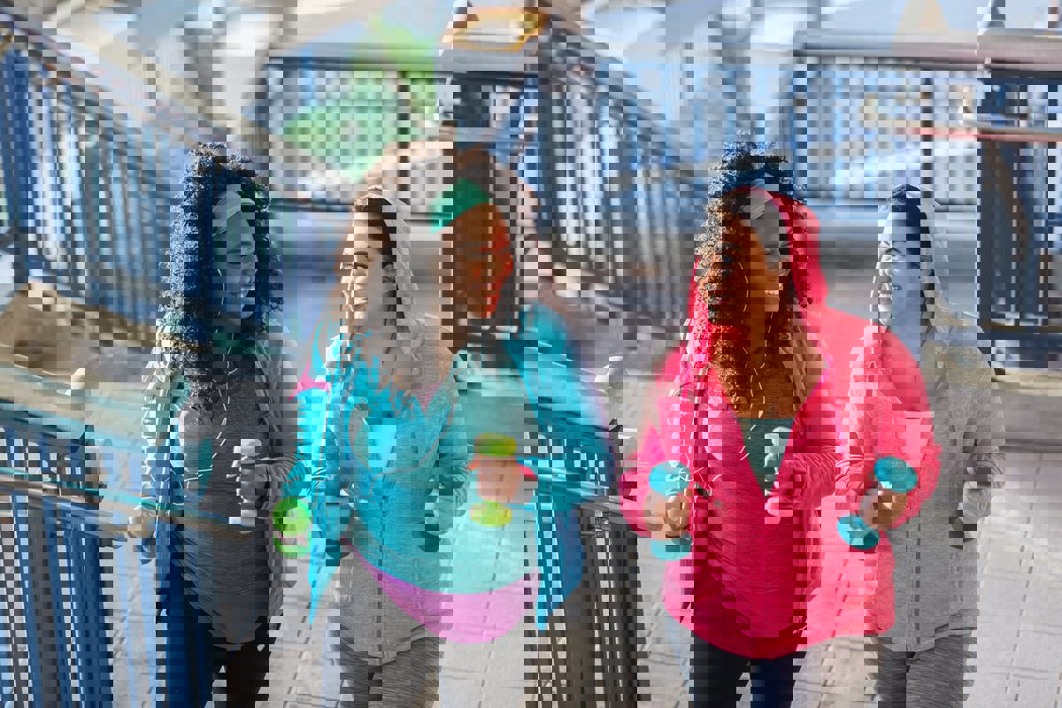 رياضة المشي مع الأوزان.. إمكانات هائلة للصحة والرفاهية