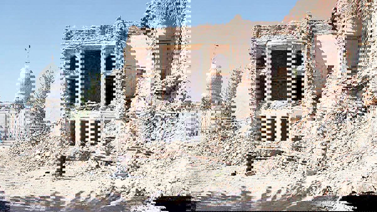 صحيفة إيرانية: الحكومة تستعد لترميم مقام ديني في شيراز على حساب منازل أثرية