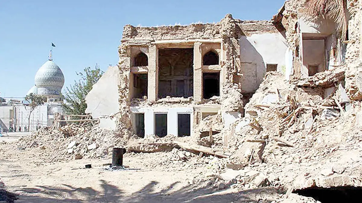 صحيفة إيرانية: الحكومة تستعد لترميم مقام ديني في شيراز على حساب منازل أثرية