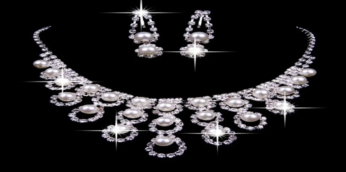 السجن والجلد لمحتالة الألماس ووالدتها في السعودية