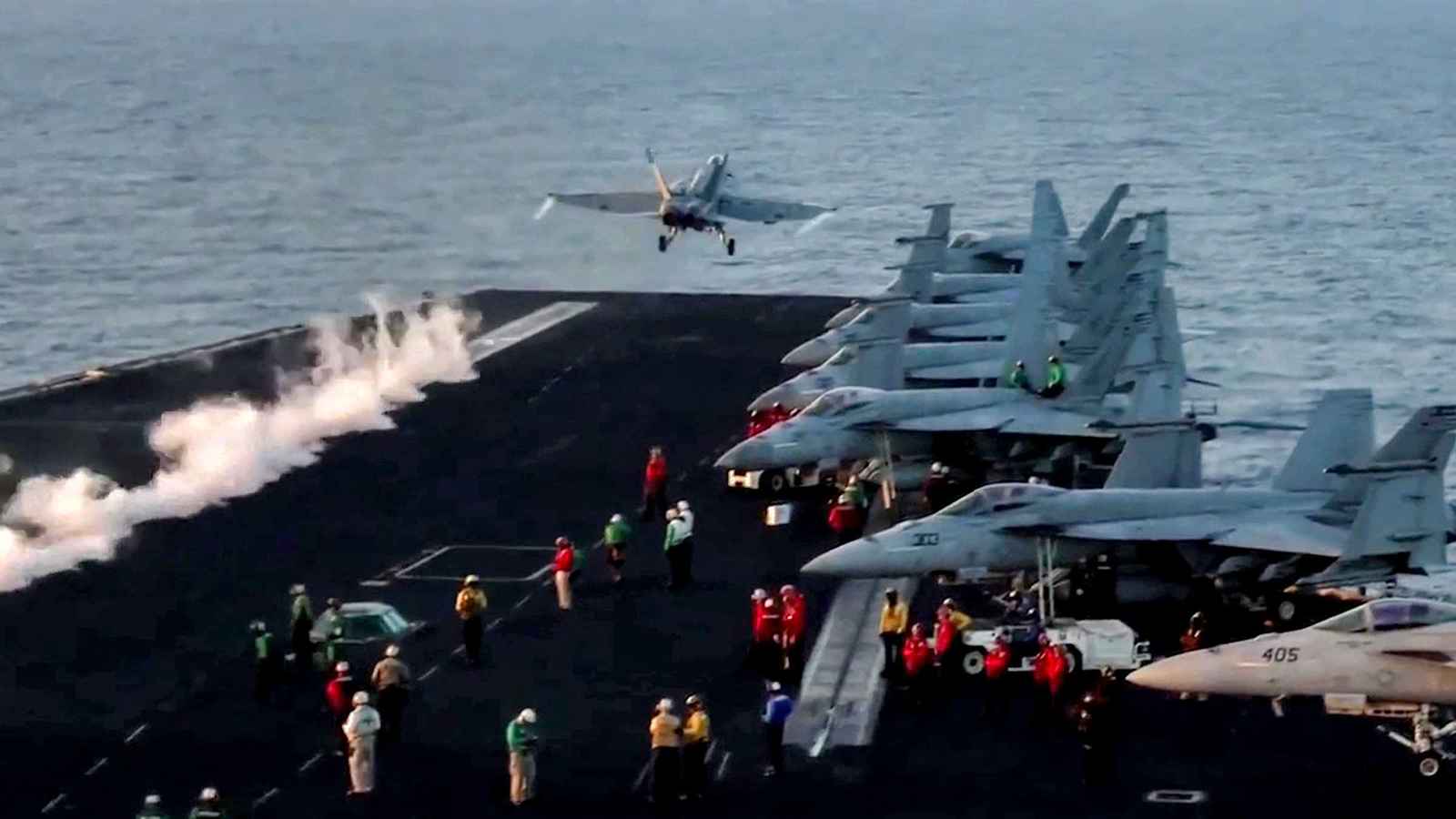 أمريكا تحشد المزيد من أسطولها الحربي في الشرق الأوسط