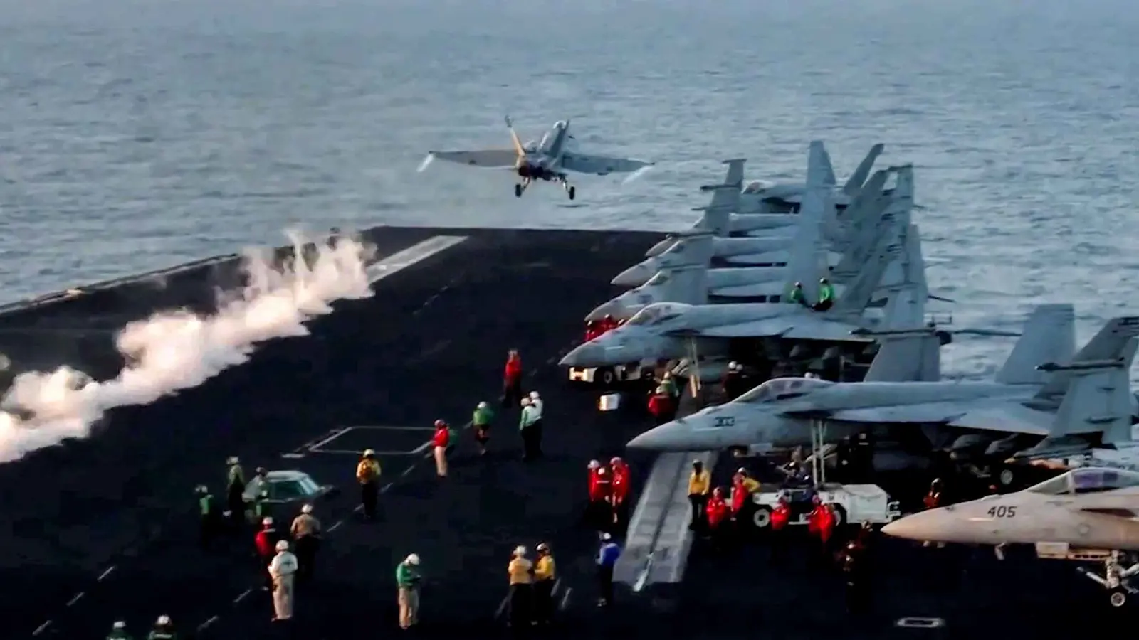 أمريكا تحشد المزيد من أسطولها الحربي في الشرق الأوسط