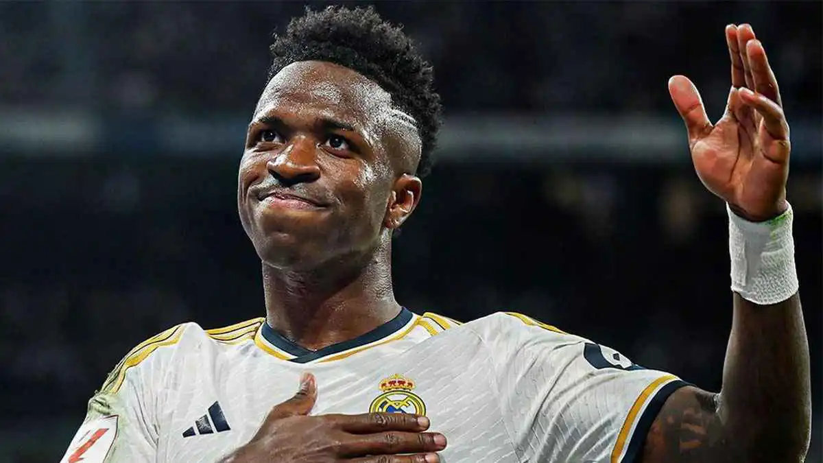 رغم تمسك ريال مدريد.. الدوري السعودي يبدأ مفاوضات جديدة لضم فينيسيوس