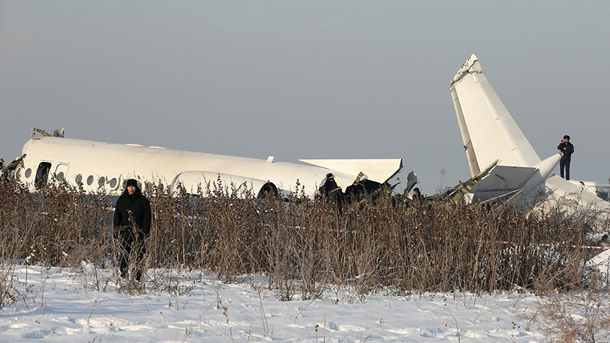 كازاخستان.. 4 قتلى في تحطم طائرة عسكرية