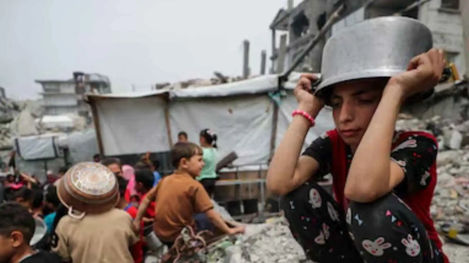 "يونيسف": مليون طفل في غزة ينامون جياعاً رغم الهدنة